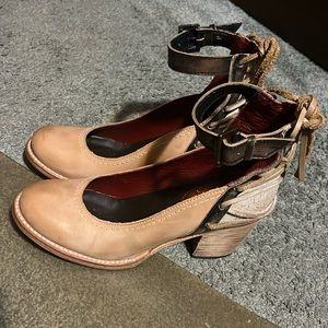 FreeBird leather block heel shoes!